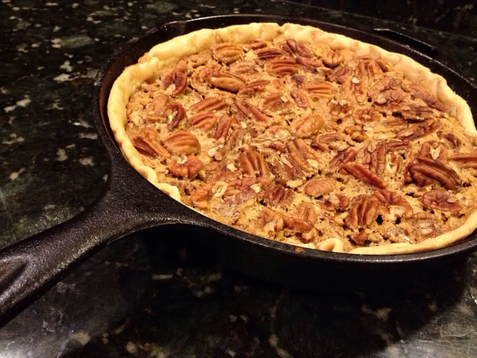 Southern iron skillet pecan pie.|Mike Foshéeさん