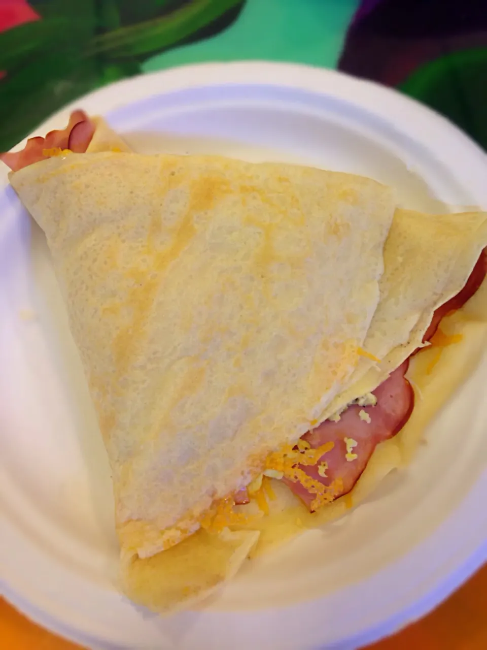 Ham egg and cheddar crepe|Elise Templetさん