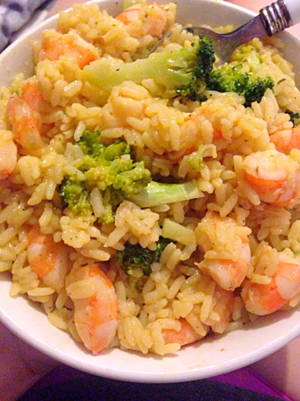 Garlic butter rice with shrimp and broccoli|Elise Templetさん