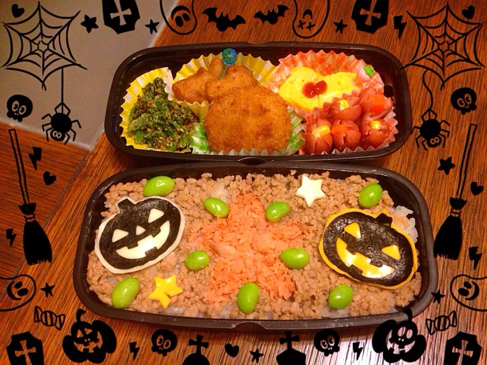 Snapdishの料理写真:かぼちゃくん豚そぼろ＆鮭🎃|Makinsさん