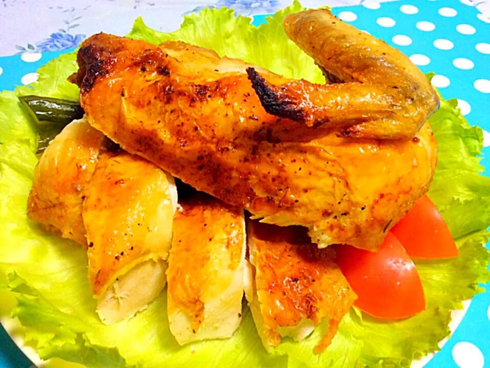 Roast Chicken with sliced cucumber & tomato🍗✨|Liezlさん