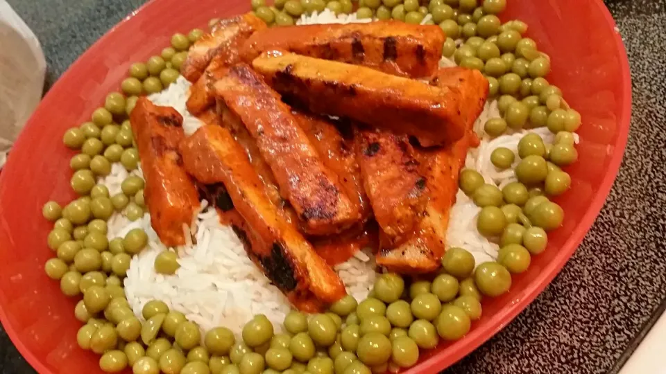 vegetarian "Beyond Chicken" (vegan) Tikka Massala over basmati rice with peas.|amy sabaさん