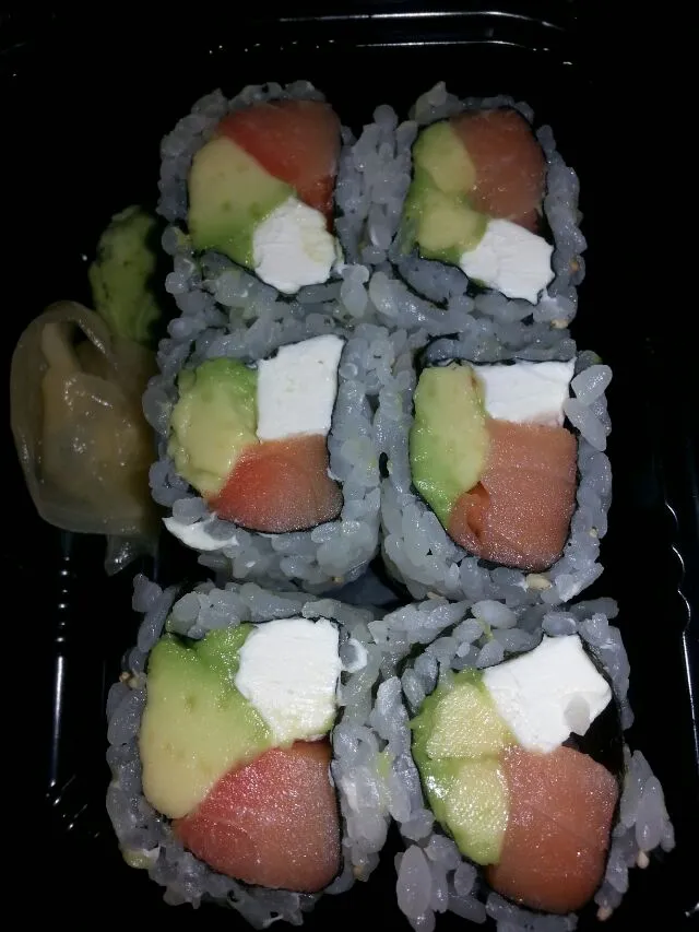 good old Philadelphia roll.  always a goodie.|Polly Gelfusoさん