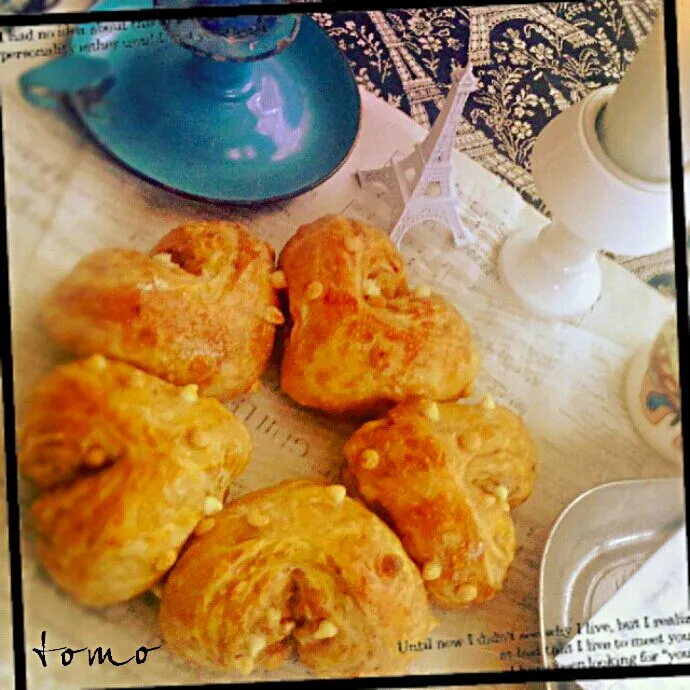 Sho-koさんのToday Morning Bread is ダブルチョコチップのカフェオレパン～ハート型で❤|ともさん