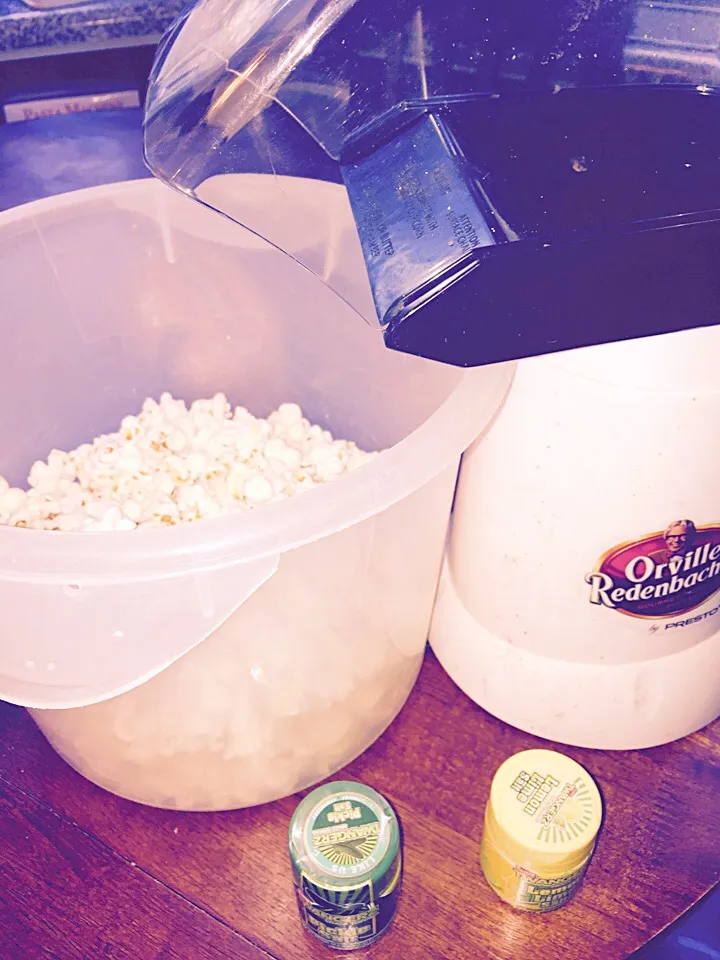 Air popped popcorn with lemon lime salt|Paula Johnstonさん