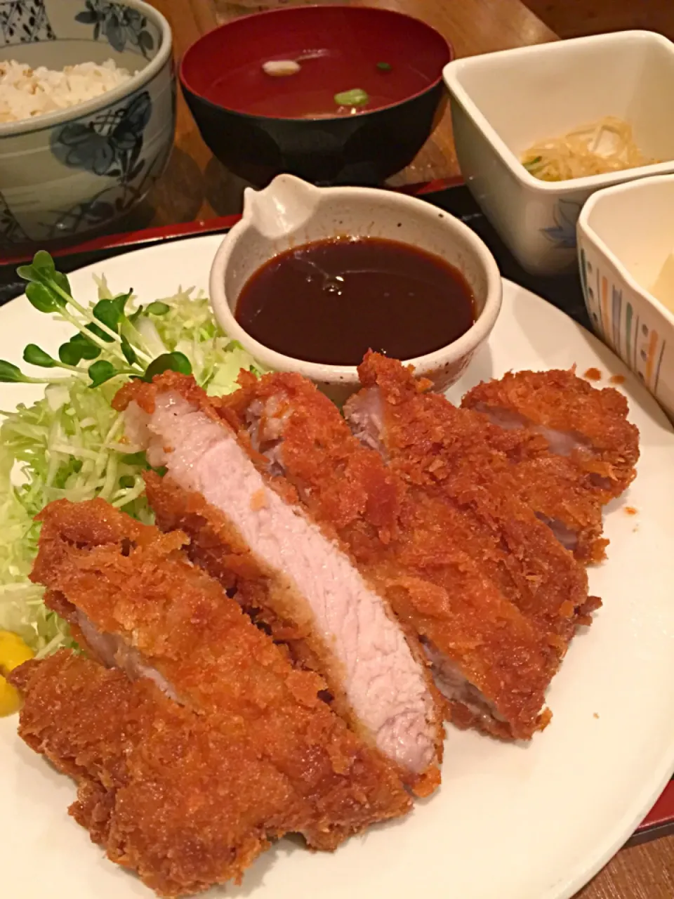 Snapdishの料理写真:ゆにおんのロースカツ定食 特製ソース。|michiteruさん