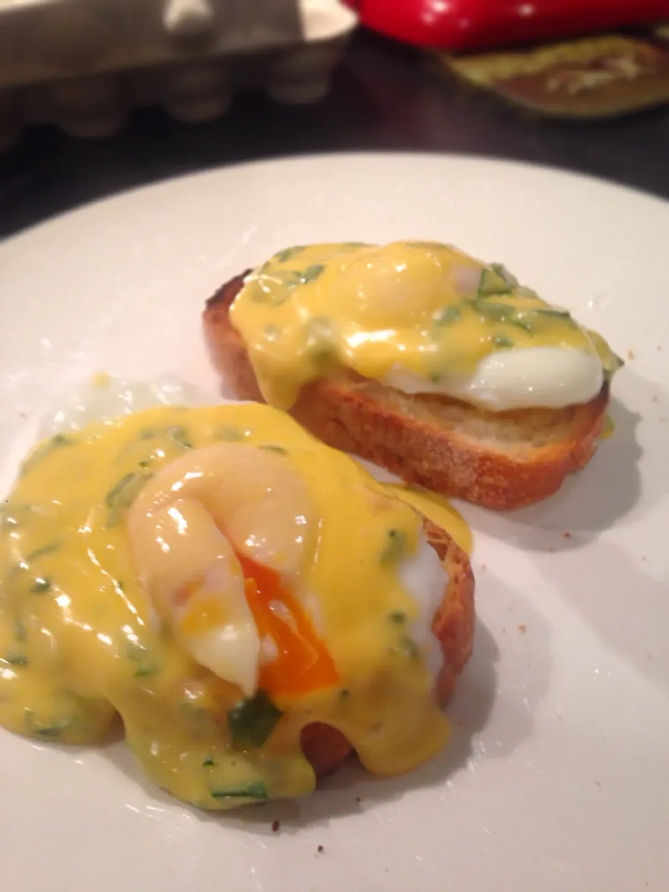 Poached eggs with herb hollandaise and sourdough|kipper's kitchenさん