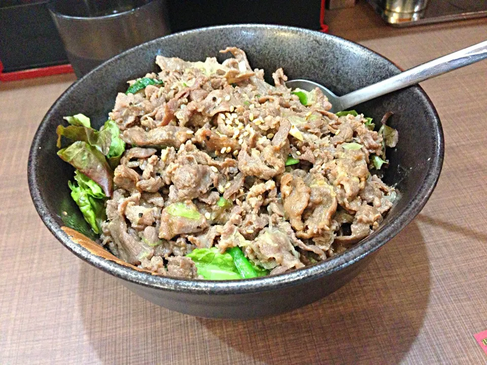 Snapdishの料理写真:牛タン丼ぶり🍚🍖|ミツさん