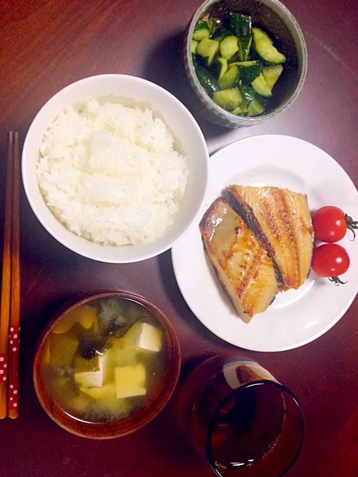 ほっけの醤油焼き&梅きゅうり&味噌汁💓|あゆかさん