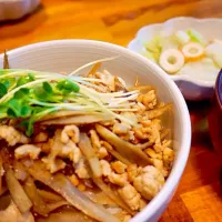 鶏そぼろ丼|たこさん