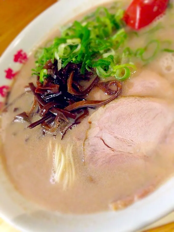 麺や 木蓮 ぶたそば豚骨ラーメン|オカメさんさん