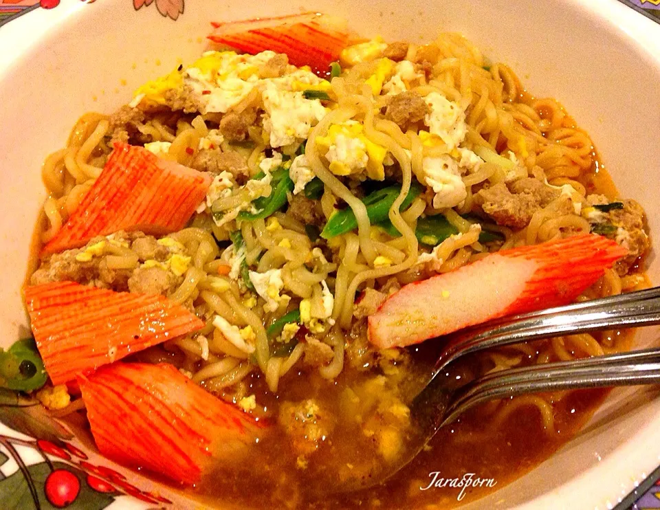 A perfect way to enjoy rainny day with a bowl of Instant noodle.Yummy!!!|Jaraspornさん