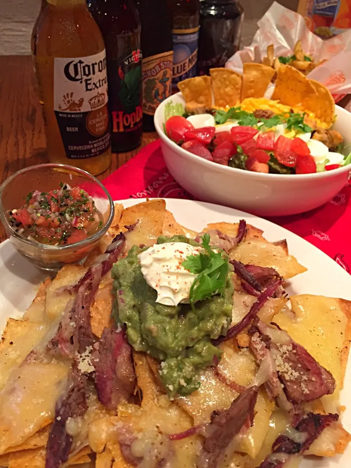 Bbq nachos, smoked chicken Cobb salad, craft beers|lauren shannonさん