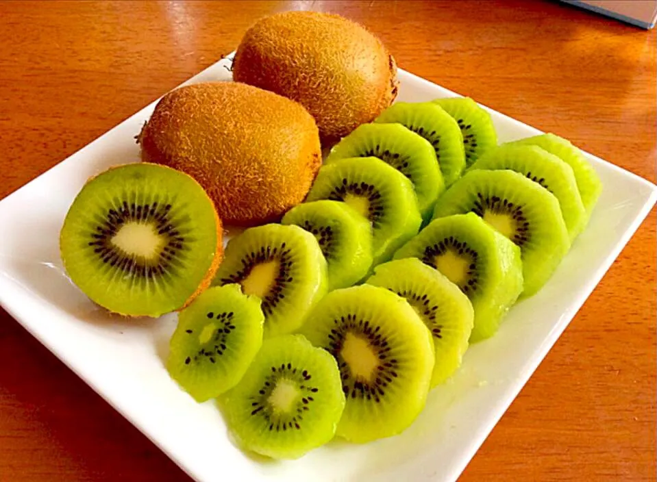 Fresh & sweet kiwi fruits😉✨|Liezlさん