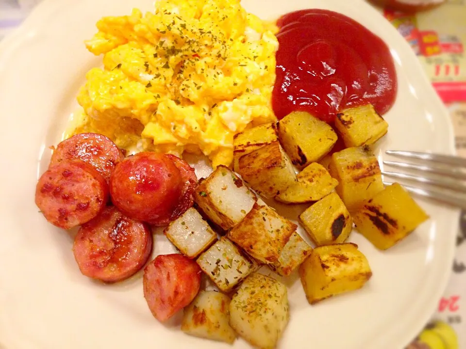 Sausage, scramble egg, potato and sweet potato|Emmaさん