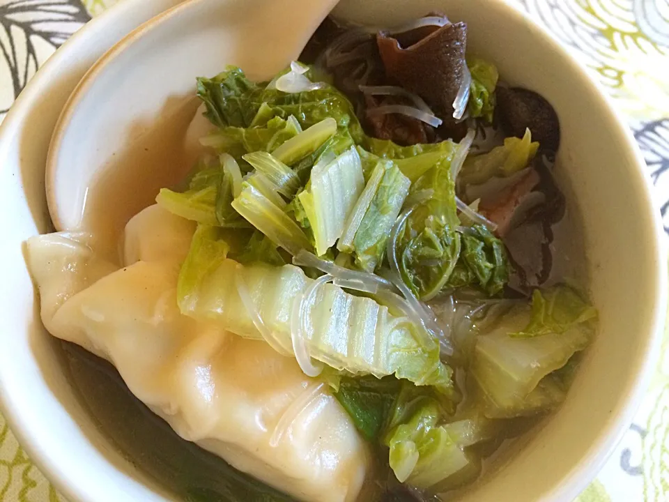 Dumpling & Nappa Soup アメリカ英語で白菜はナッパギャベッジです。私的にナッパは山東菜とか小松菜とかなんだけど(^^)|mamakumiさん