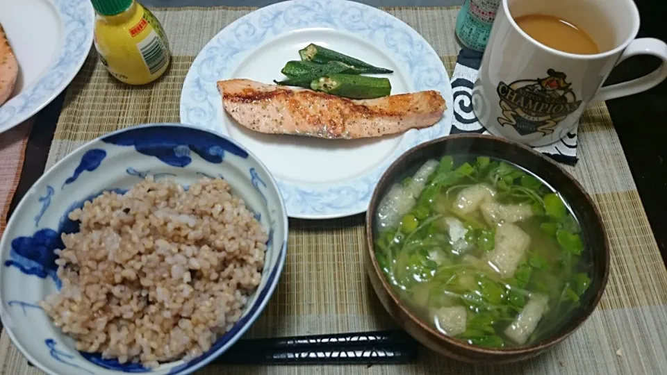 サーモンのムニエル＆摘み菜の味噌汁|まぐろさん