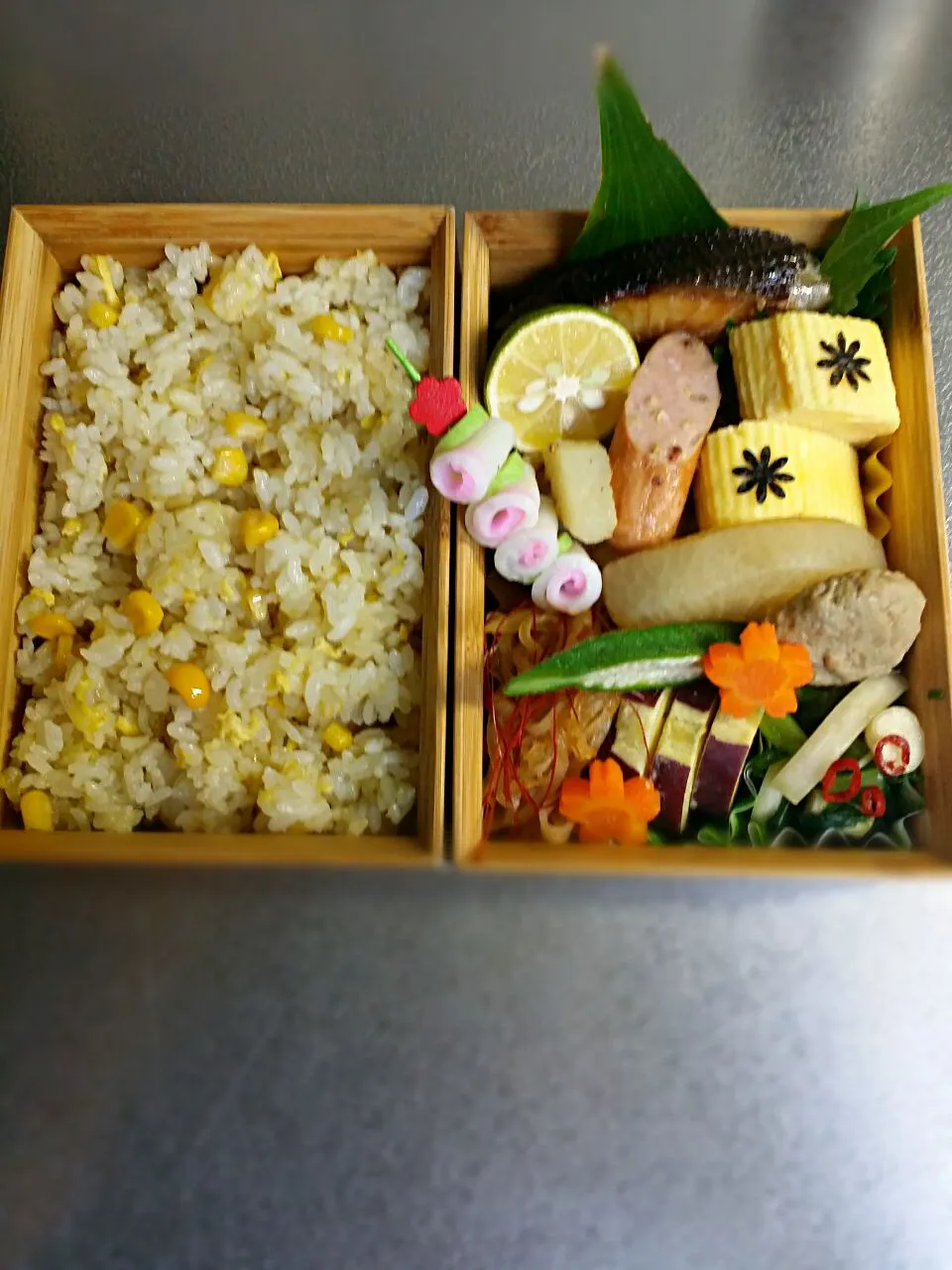 《火曜日のお弁当》🍱

・コーンバターライス
・銀だら焼き
・大根の煮物
・だし巻き玉子
・大根のきんぴらピリ辛味
・温野菜→さつま芋、人参✿オクラ
※わかる方は？昨晩の夕飯と良く似たメニューです。
ご近所から赤飯とおはぎを頂き夕飯前に食べたので、余りました（笑）
お弁当に、サラダをリメイクしてきんぴらにしました。

|藤田 まり子さん