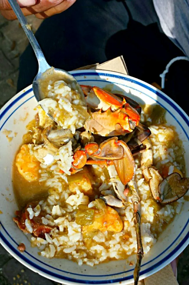 🍜💚🍜 Sunday Afternoon Sitting on the Swing As My Mom Enjoys Her GUMBO🍜💚🍜 #Seafood #Crabs #Shrimp #Andouille #sausage over #Rice 🅰💟Ⓜ|Alisha GodsglamGirl Matthewsさん