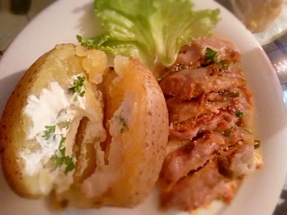 baked potato and italian chicken parmigiana|Alicia Kimaliさん