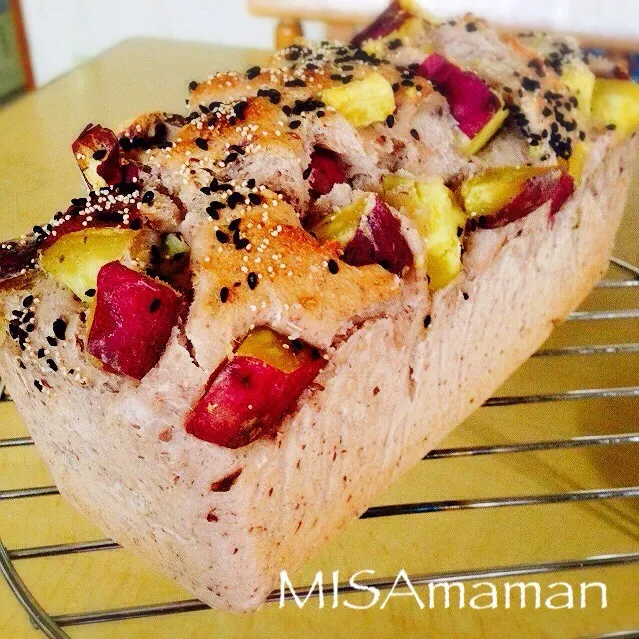 Snapdishの料理写真:練り込み餡子の米粉食パン🍠薩摩芋もりもり〜꒰ ´͈ω`͈꒱|みさmamanさん