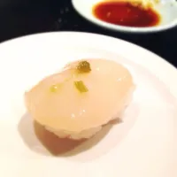 Snapdishの料理写真:ホタテ // Scallop sushi with yuzu pepper|Maggie Thecatさん