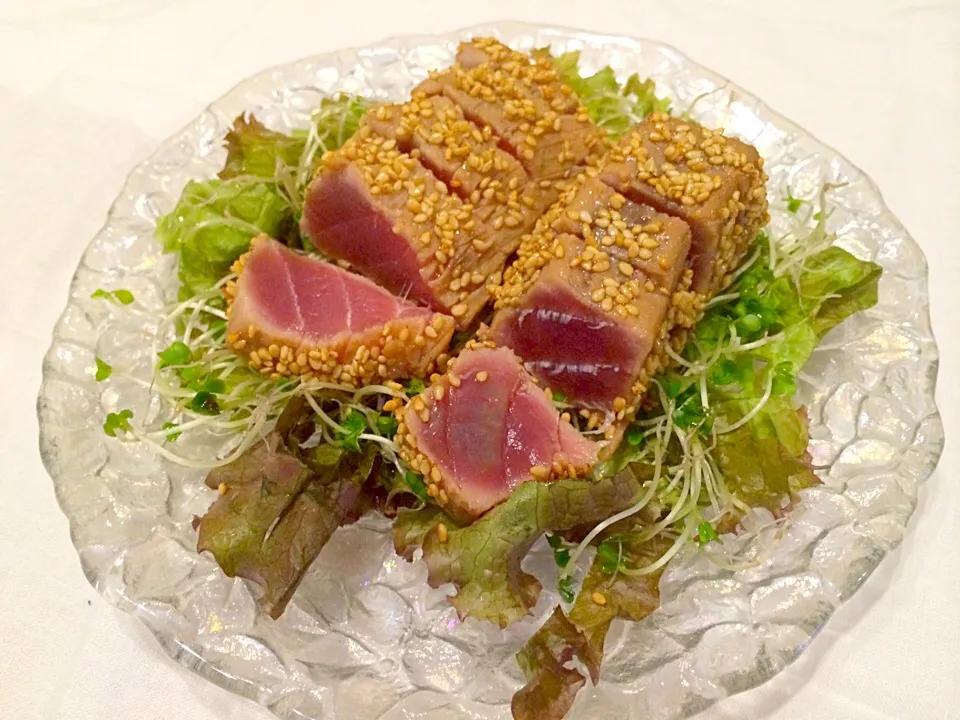 もとぱんさんの料理 中華風まぐろのたたき🐟ニンニク醤油ソースで|まるまさん