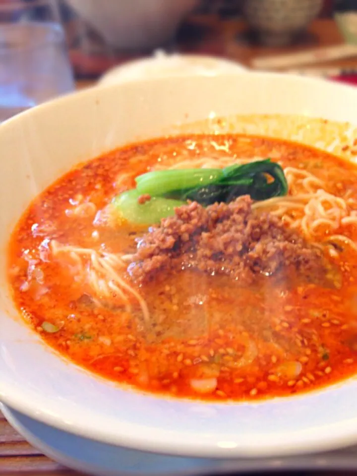 寒い夜はやっぱ担々麺ですよね(￣▽￣)最近ラーメンばっか食べてる気がする(･_･;|すぐるぐるさん