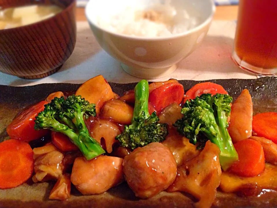 鶏の黒酢餡掛け定食|オカメさんさん