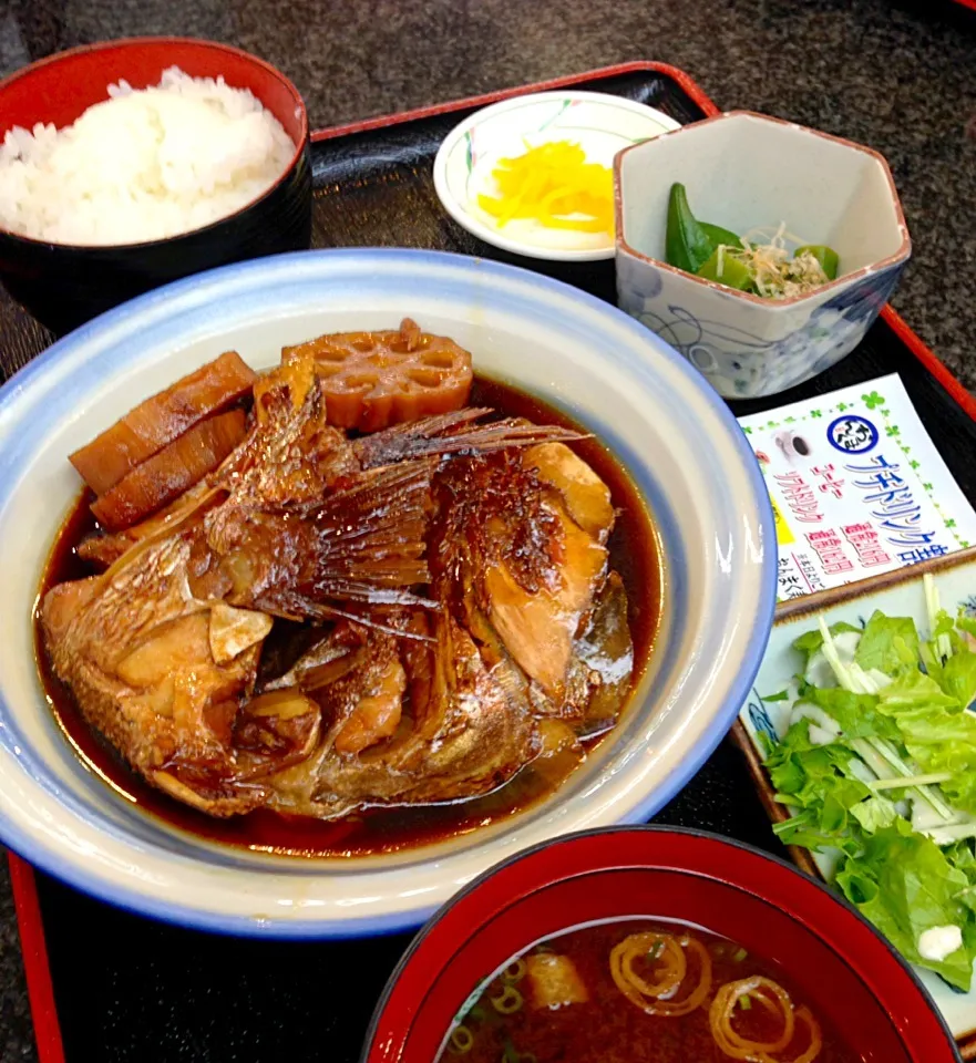 お昼は鯛のあら炊き|ドヒ キヨシさん