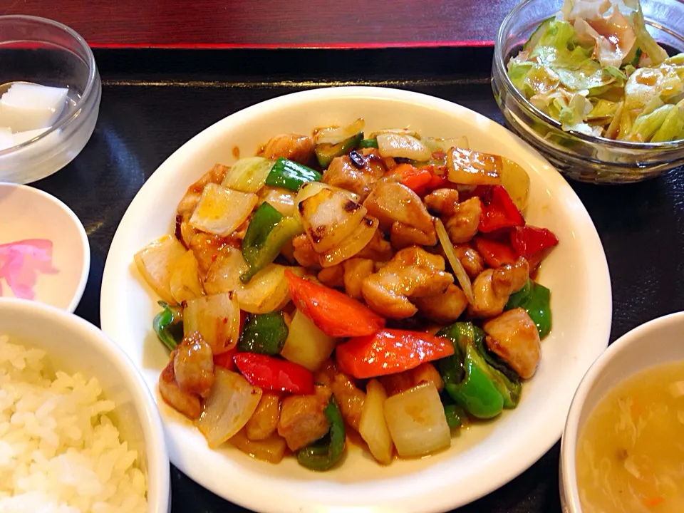 四川風鶏肉炒め定食(チョレギ風サラダ・かき玉スープ・杏仁)@豊華軒(南越谷)|みっさんさん