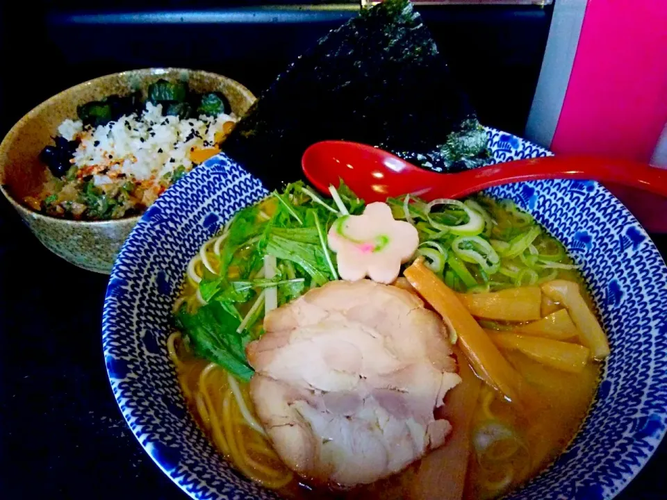 『ひのとり』の、鶏白湯黄金ラーメン、750円。|東京ライオンズさん