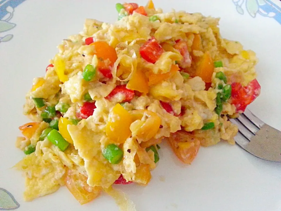 スクランブル·エッグ‡アスパラガス‡チェリートマト‡赤ピーマン•scrambled egg ‡ asparagus ‡ cherry tomato ‡ red bell pepper|thepixiemixerさん