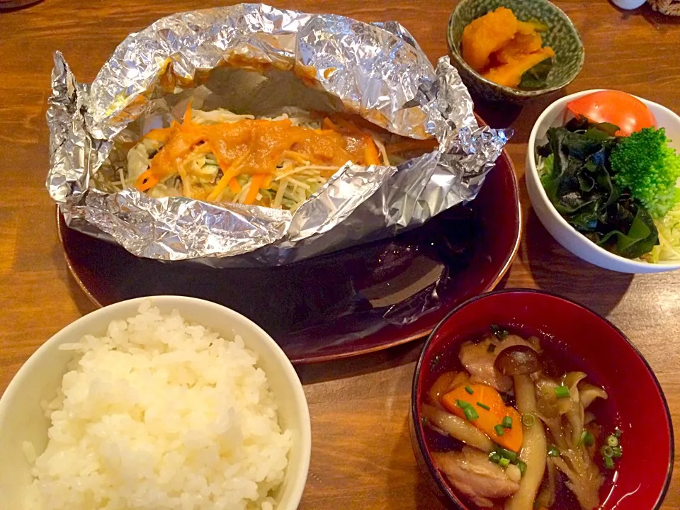 Snapdishの料理写真:秋鮭のホイル焼ちゃんちゃん焼き風😊|Megumi Yamashiroさん