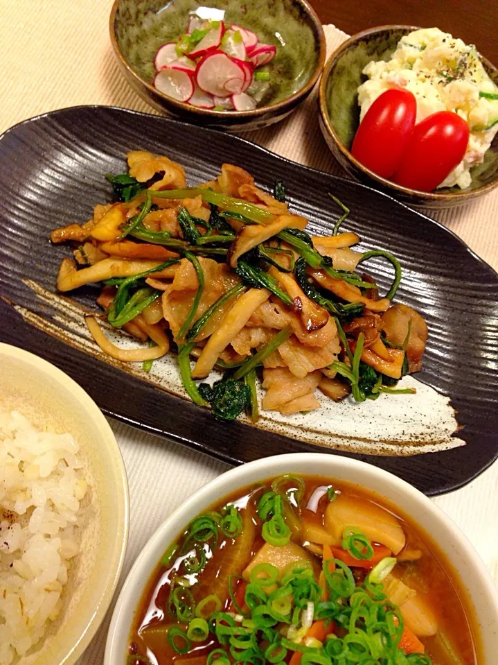 普通の日の夕飯☆小松菜入り豚バラの生姜焼き|sono.kさん