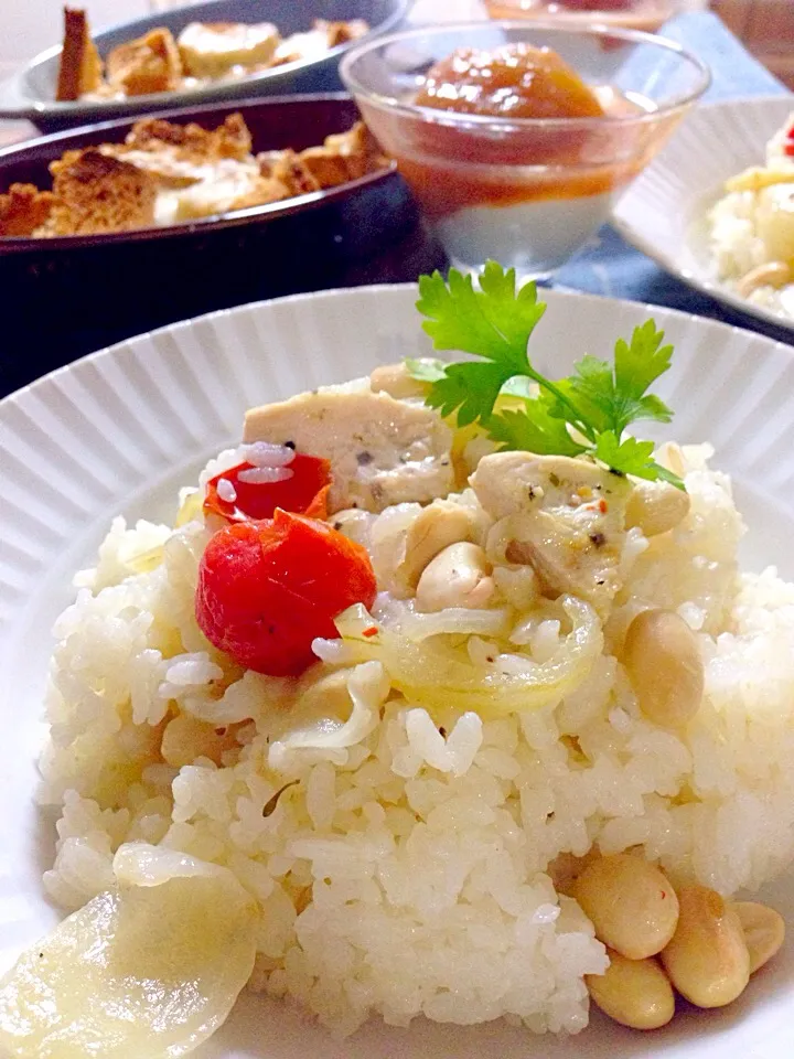 🍋檸檬チキンと大豆とトマト、玉ねぎの炊飯器ピラフ、もち米入。炊き立ても、美味しいですが、少し味が馴染んだらさらなる美味しさ❀.(*´◡`*)❀.|Kumi_loveさん