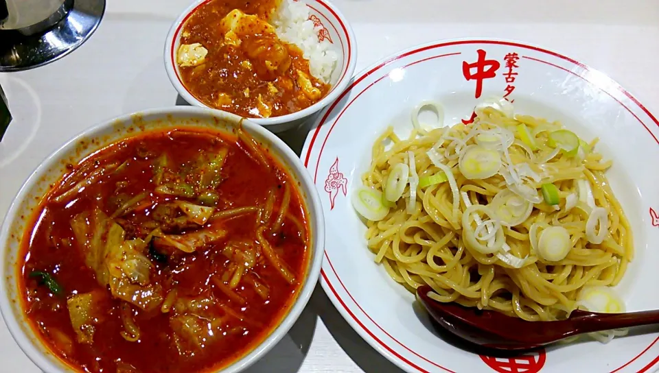 蒙古タンメン中本 東池袋店
冷やし味噌やさい 980円
プチ麻婆丼 120円
#つけ麺 #東京都豊島区 #池袋駅|しんたたさん