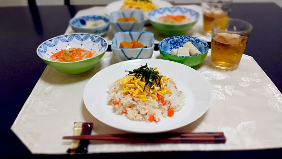 ・ちらし寿司(昨日の煮物リメイク)
・春雨の酢の物
・かぼちゃ煮
・高野豆腐|ひりょみさん