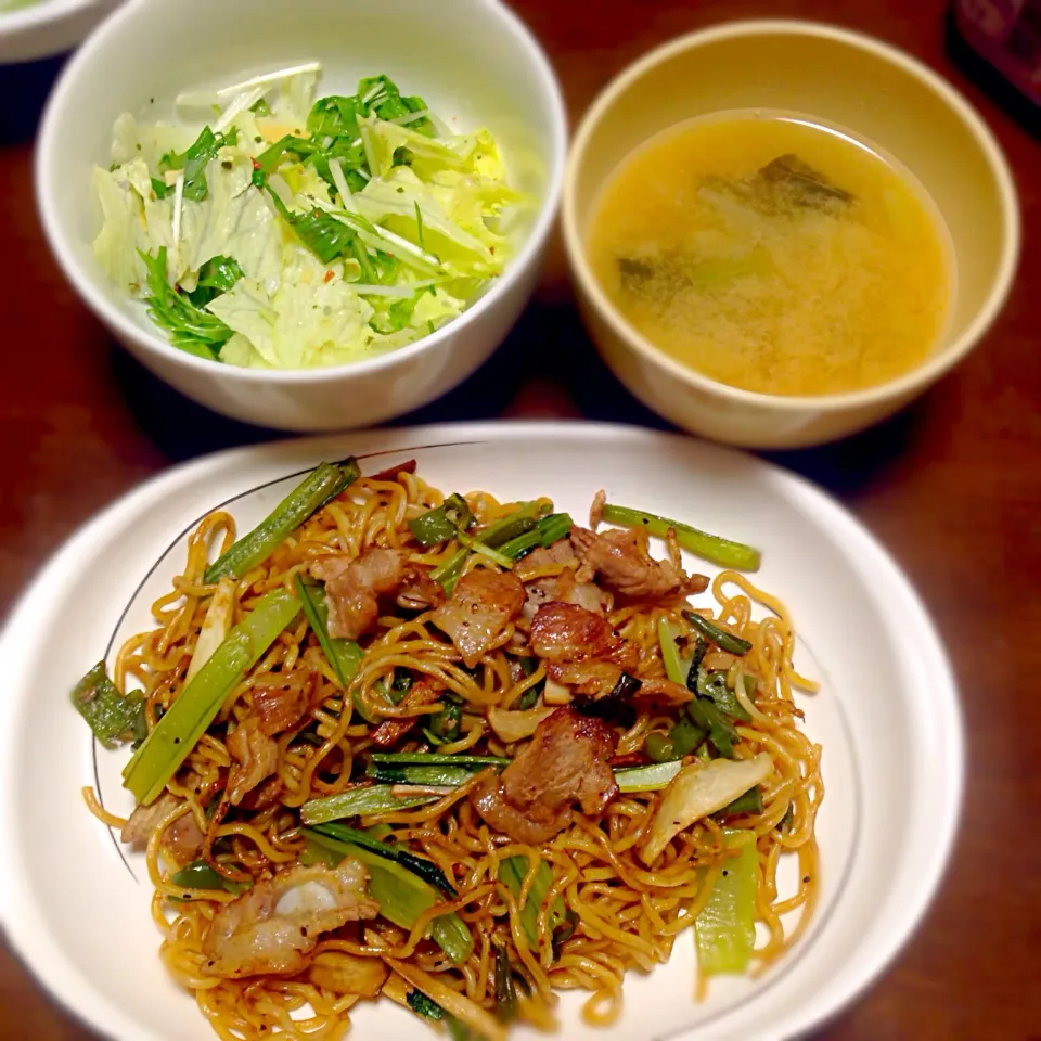 小松菜と大根のお味噌汁🍴小松菜入り焼きそば🍳とイタリアンサラダ🍅|azusaさん