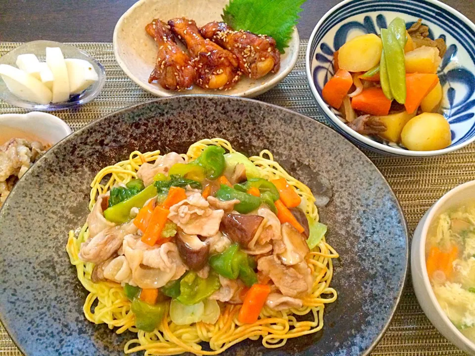 あんかけ焼きそば   豚の塩麹炒め   鶏肉の甘辛炒め   肉じゃが   野菜の鶏ガラスープ|NAKATAさん