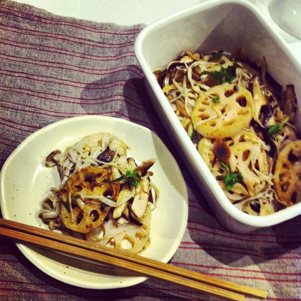 Stir fried mushrooms n lotus root w/ anchovy 蓮根と茸のアンチョビ炒め|レイさん