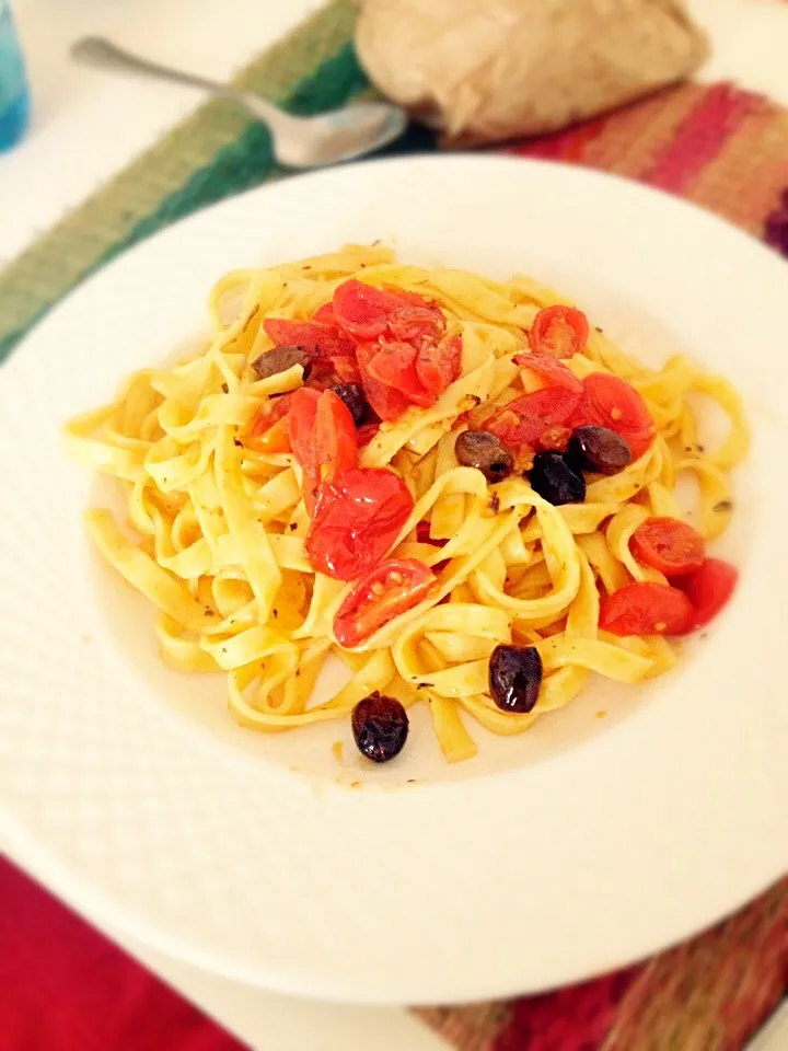 Tagliatelle ai pomodorini ed olive taggiasche|Madda Lenaさん