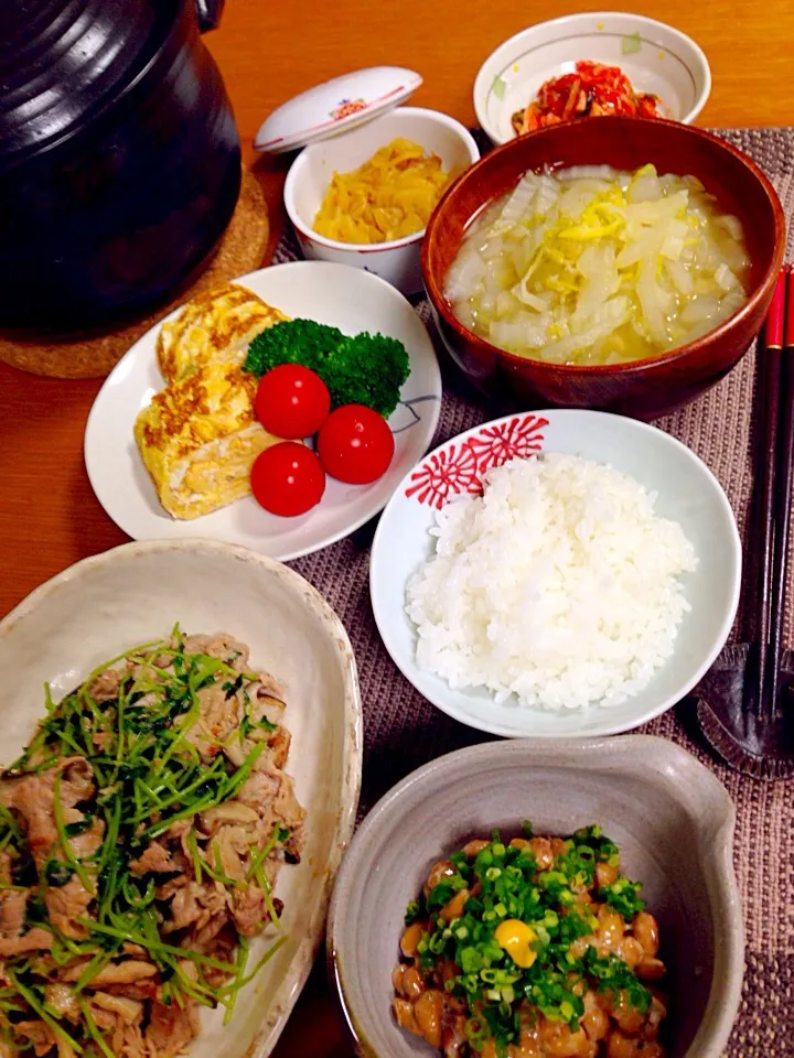 Snapdishの料理写真:豆苗と椎茸と豚肉炒めで朝ご飯🍀|デミさん