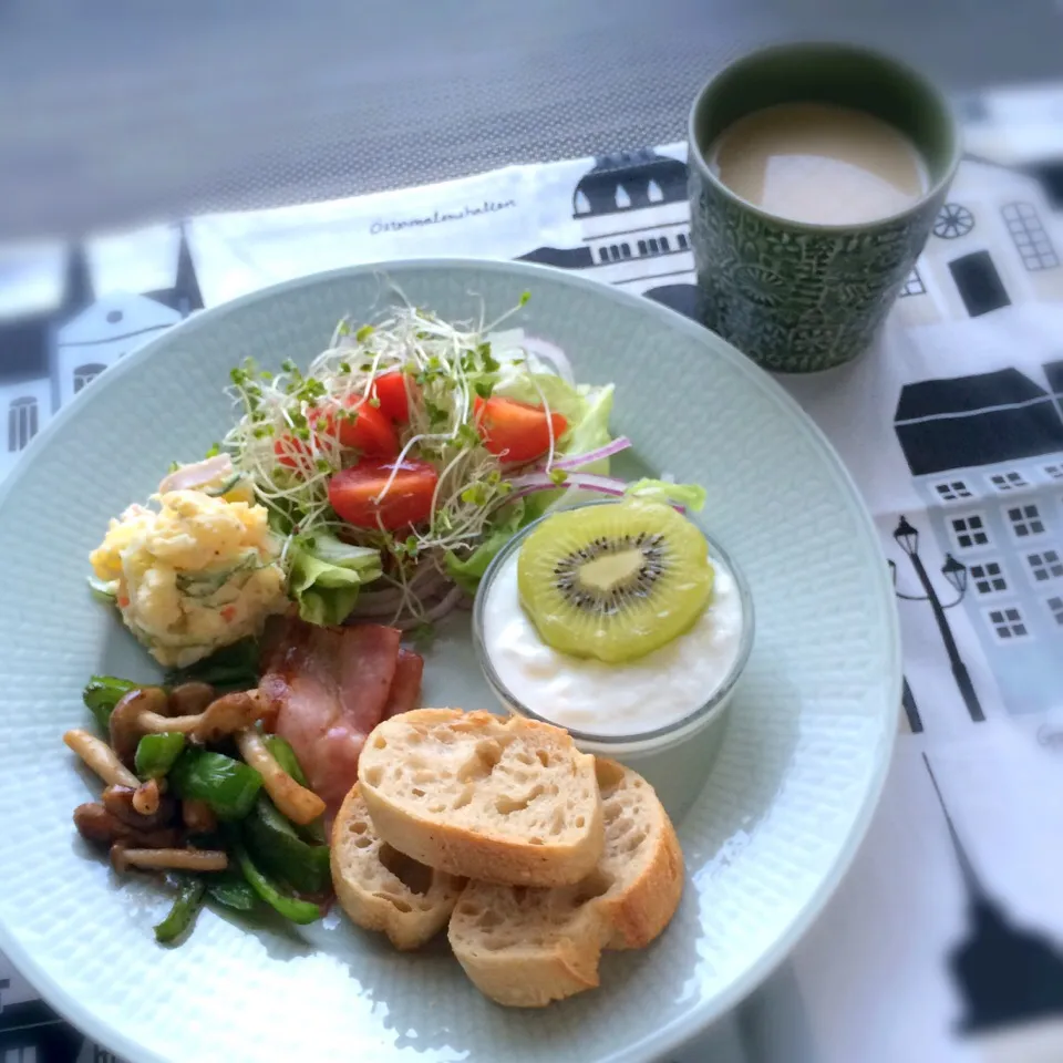 今日の朝ごはん|ぺんぎんさん