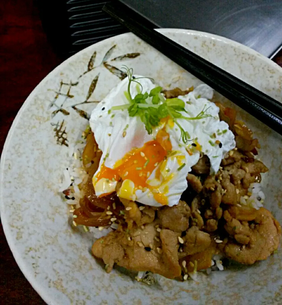 Pork Gyudon with Poached Egg|Jeab Lertさん