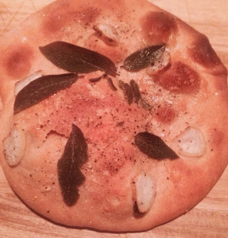 Sage and garlic flatbread|Peter Simonさん