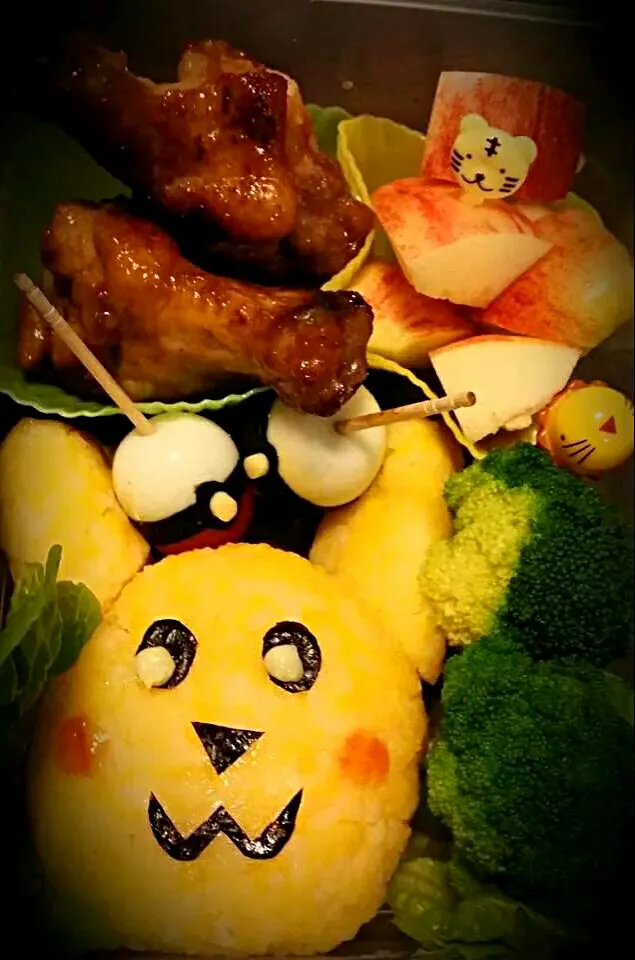 Snapdishの料理写真:Pikachu and pokeballs lunch bento for my son.|Ilya Ibrahimanさん