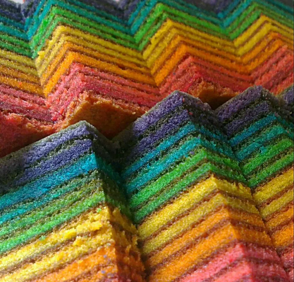 Rainbow layer cake. A must for Eid festival in Southeast Asian countries.|Ilya Ibrahimanさん