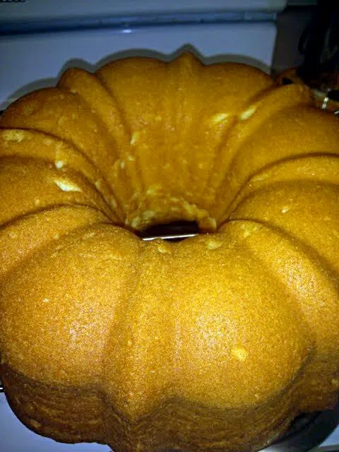 Went to visit a friend she had a Cream cheese Pound Cake cooling #Dessert #Cake/Pie We #Eat #Love #Pray 💓 😃|Alisha GodsglamGirl Matthewsさん