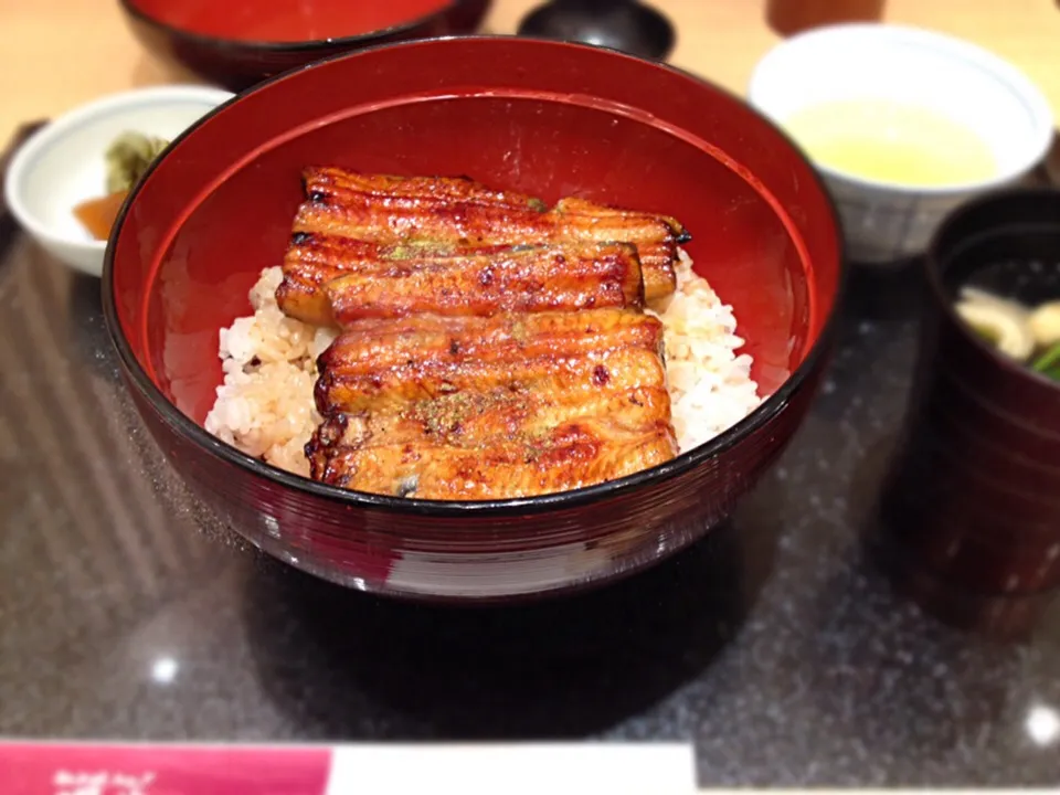 うなぎ丼〜鰻萬|donチャンさん